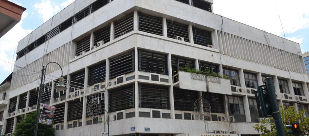 Εκτακτες οικονομικές ελαφρύνσεις για επιχειρήσεις και οικογένειες από τον Δήμο Λάρισας