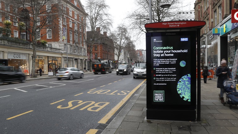 Η βρετανική κυβέρνηση ζητεί από 1,5 εκατ. πολίτες με εύθραυστη υγεία να μείνουν στα σπίτια τους για τρεις μήνες