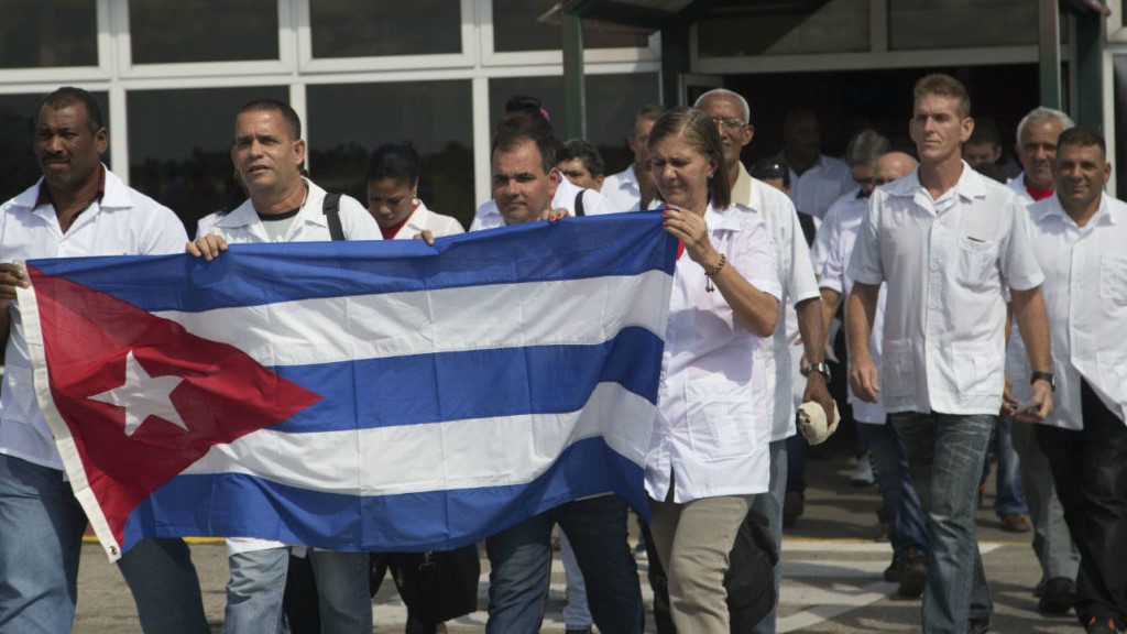 Η Κούβα απέστειλε στην Ιταλία γιατρούς με εμπειρία στην καταπολέμηση της επιδημίας Έμπολα