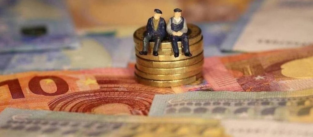 Δείτε αναλυτικά πότε θα πιστωθούν οι συντάξεις Απριλίου – Πως θα γίνεται η παραλαβή από τα ΕΛΤΑ
