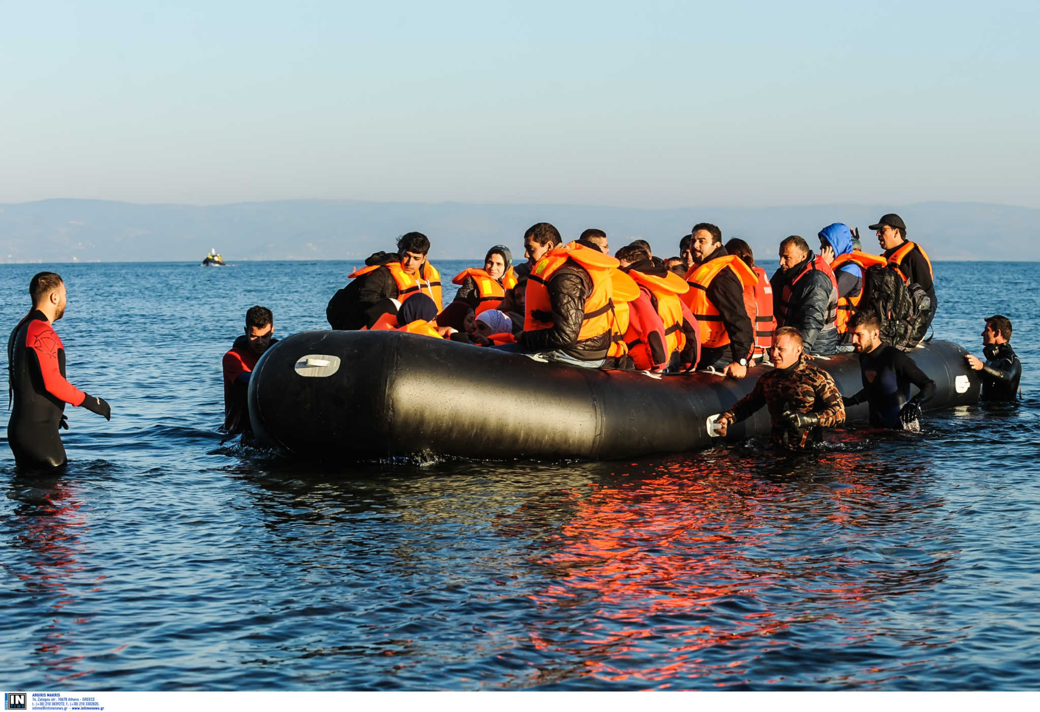 Βάρκες με αλλοδαπούς έφτασαν στη Λέσβο – Τους εξετάζει κλιμάκιο του ΕΟΔΥ ενώ είναι άγνωστο που θα μεταφερθούν