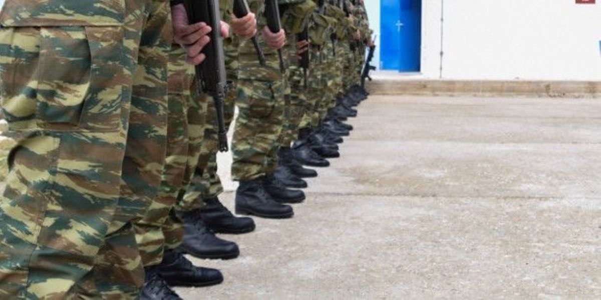 «Μπρος γκρεμός και πίσω ρέμα» με τις άδειες στον στρατό