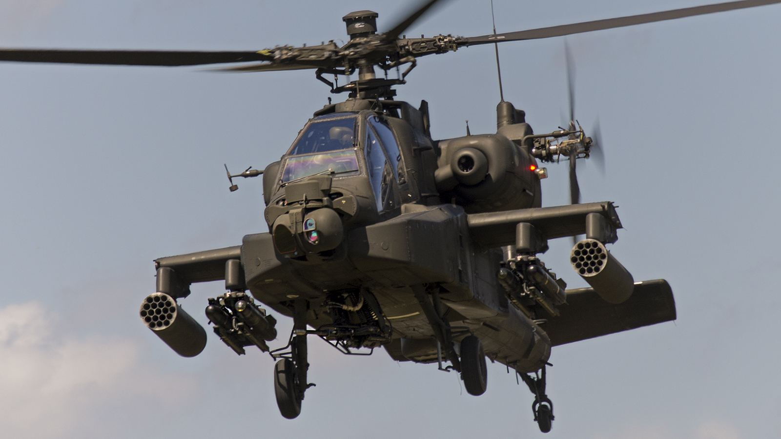 ΑΗ-64 Apache: Το ικανότερο επιθετικό ελικόπτερο των ΗΠΑ σε ένα διαφωτιστικό βίντεο
