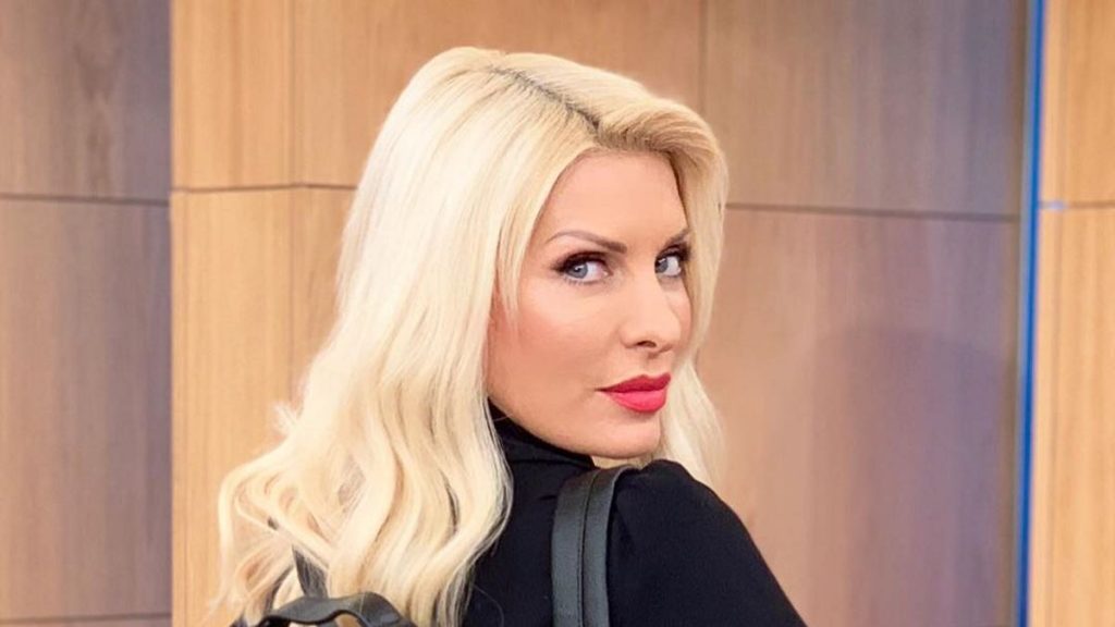 Ο κορωνοϊός βάζει «λουκέτο» και στην εκπομπή της Ελένης Μενεγάκη – Υποβάλλονται σε ιατρικές εξετάσεις οι συνεργάτες της