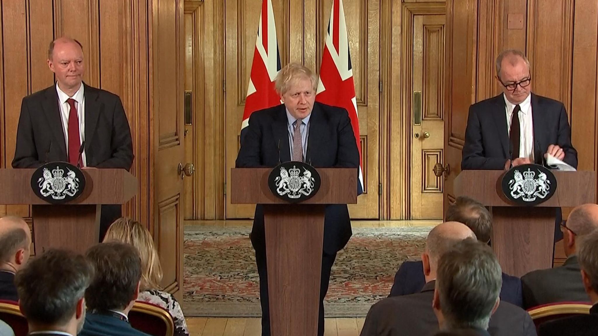 Περιορισμούς στις συναθροίσεις αλλά όχι απαγόρευση κυκλοφορίας ανακοίνωσε ο Βρετανός πρωθυπουργός Μπόρις Τζόνσον (upd)