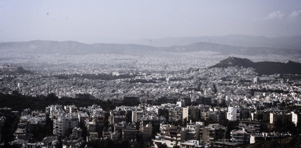 Η κυβέρνηση «κατέβασε ρολά» αλλά ξέχασε τα γραφεία κτηματογράφησης – «Σπάνε» την καραντίνα για να πάνε