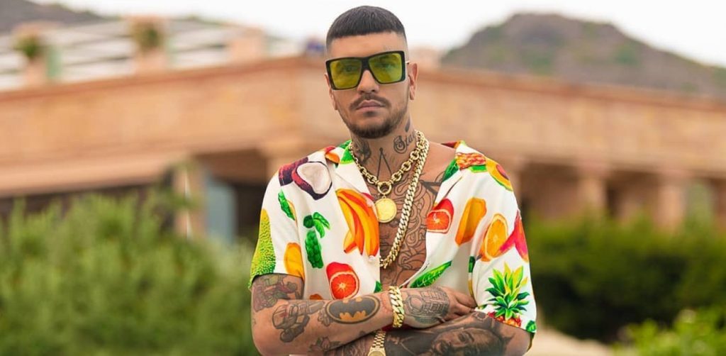 Snik: Η βαρεμάρα «χτύπησε» κόκκινο και μετράει παπούτσια – Ένα παπουτσάκι… δύο παπουτσάκια (φωτό)