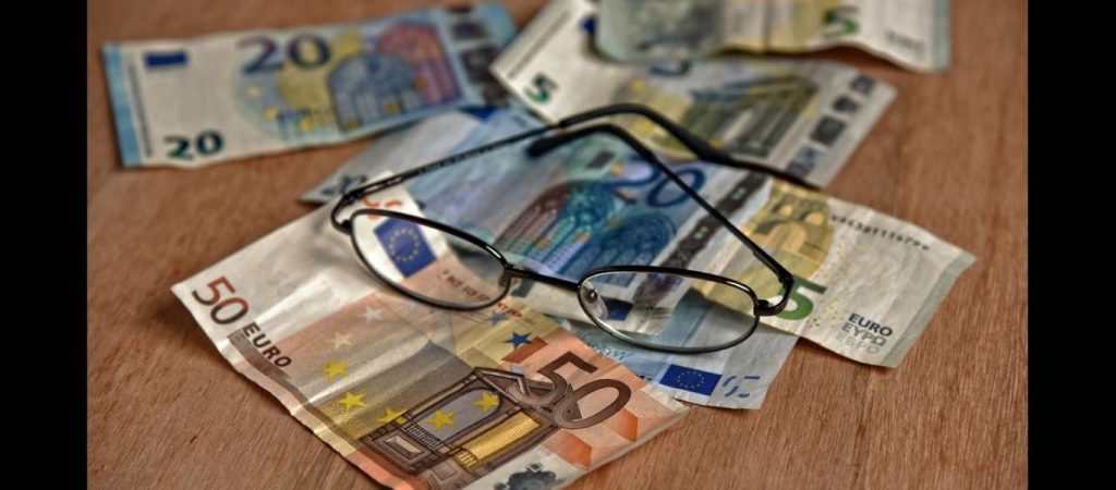 Ξεκινά σήμερα η πληρωμή των συντάξεων – Όλες οι αλλαγές λόγω κορωνοϊού