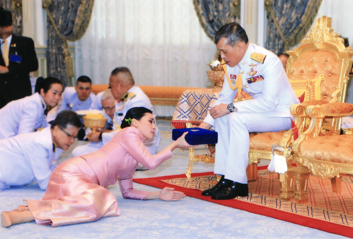 Ο βασιλιάς της Ταϊλάνδης στη Βαυαρία με το «χαρέμι» του εν μέσω κορωνοϊού (φώτο)