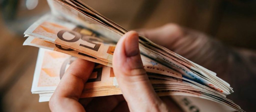 Επίδομα 800 ευρώ: Αυτή είναι η ιστοσελίδα για τους εργαζόμενους – Αναλυτικά τι πρέπει να κάνουν