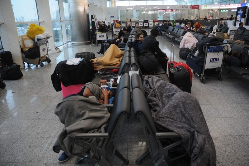 «Χάος» στο αεροδρόμιο της Κων/πολης: Χιλιάδες εγκλωβισμένοι λόγω κορωνοϊού
