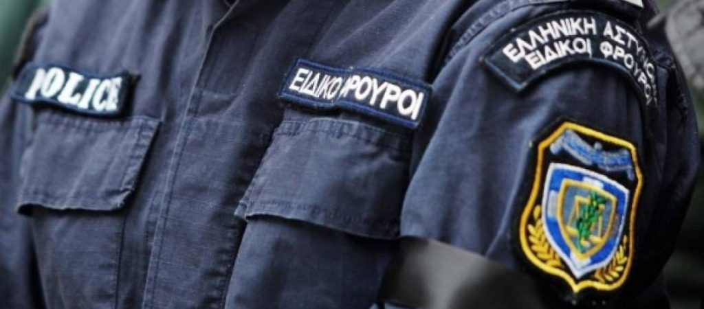 Οι ειδικοί φρουροί δεν «μάσησαν» στην απαγόρευση κυκλοφορίας και έστειλαν το δικό τους μήνυμα για την επέτειο (βίντεο)
