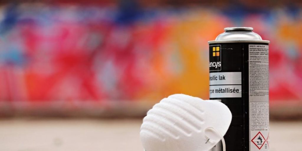 Απαγόρευση κυκλοφορίας: Νεαροί έκαναν γκραφίτι αλλά το… χρυσοπλήρωσαν