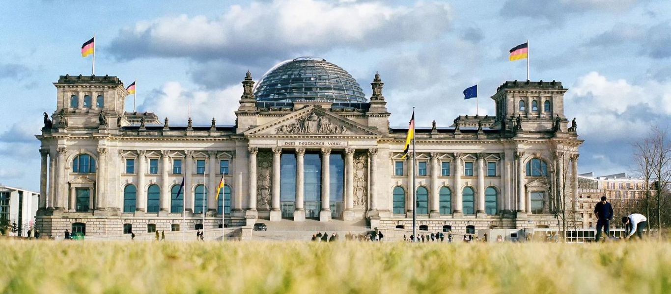 Γερμανία: Εγκρίθηκε δανεισμός «μαμούθ» από το Ομοσπονδιακό Κοινοβούλιο – «Ανάσα» στη μάχη με τον κορωνοϊό
