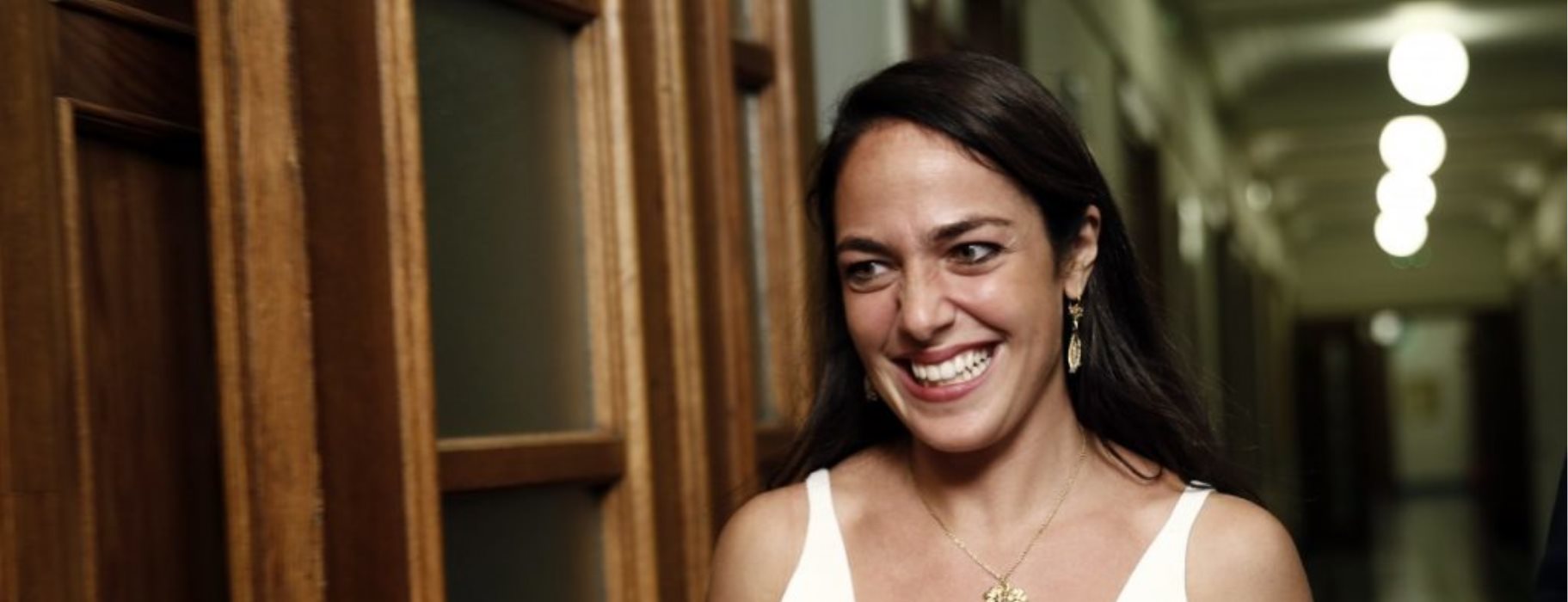 Σε καραντίνα οι συνεργάτες της Δόμνας Μιχαηλίδου – Επικοινωνεί μαζί τους μόνο μέσω… τηλεδιάσκεψης