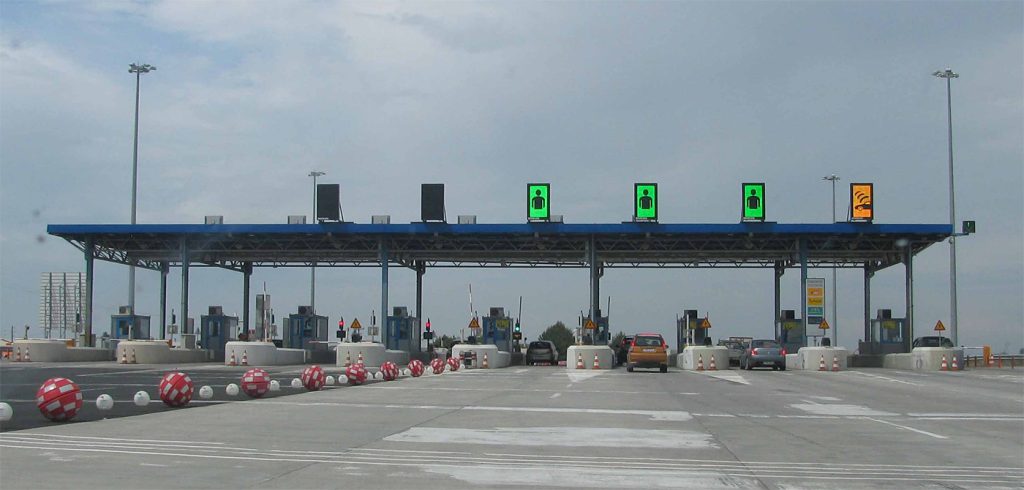 Φόβοι και μέτρα για μαζική «απόδραση» τη Μεγάλη Εβδομάδα – «Κλείσιμο διοδίων» μελετά η κυβέρνηση