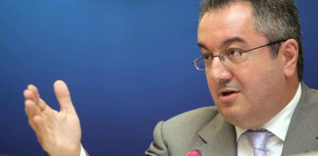 Ο Ηλίας Μόσιαλος εκπρόσωπος της Ελλάδας σε διεθνής οργανισμούς που αφορούν στον κορωνοϊό