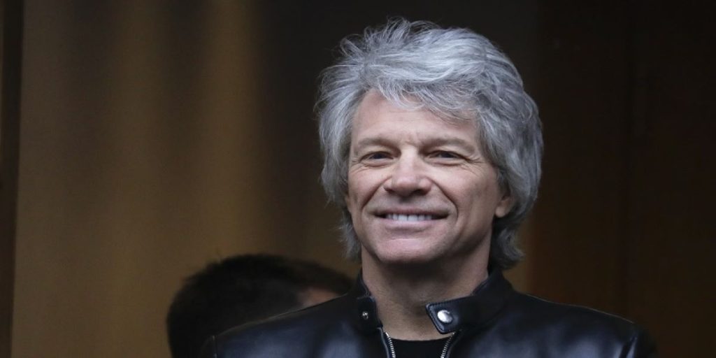 Ο Τζον Μπον Τζόβι τραγουδάει για να «νικήσει» την πανδημία – Ζητάει τη βοήθεια των θαυμαστών του