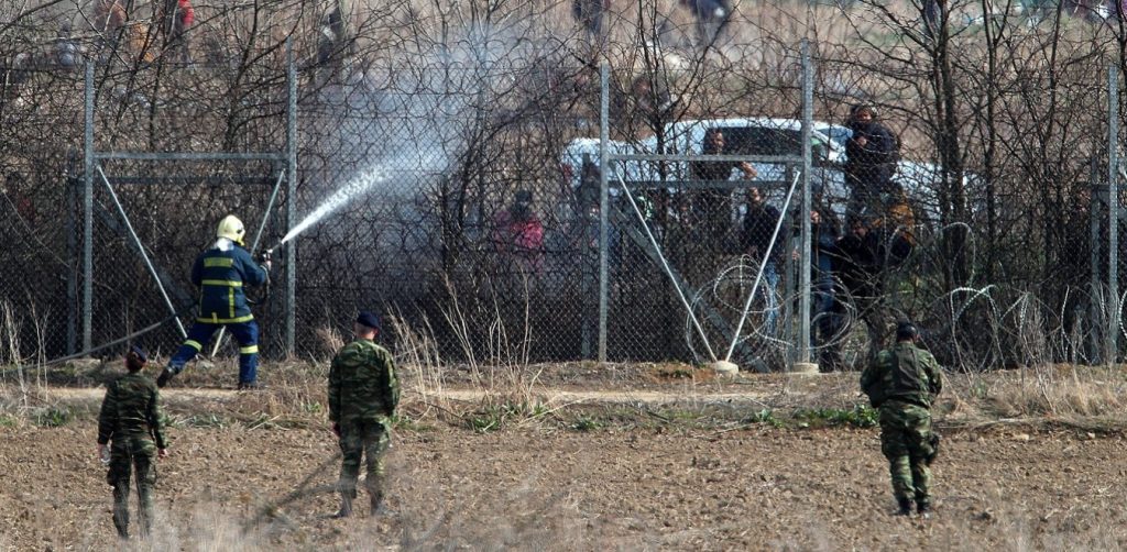 Βίντεο: Αλλοδαποί άναψαν φωτιές στα σύνορα στις Καστανιές του Έβρου