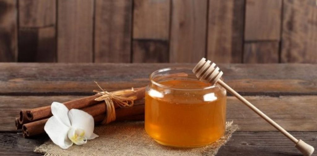 Να τι θα συμβεί αν τρώτε μέλι και κανέλα κάθε μέρα!