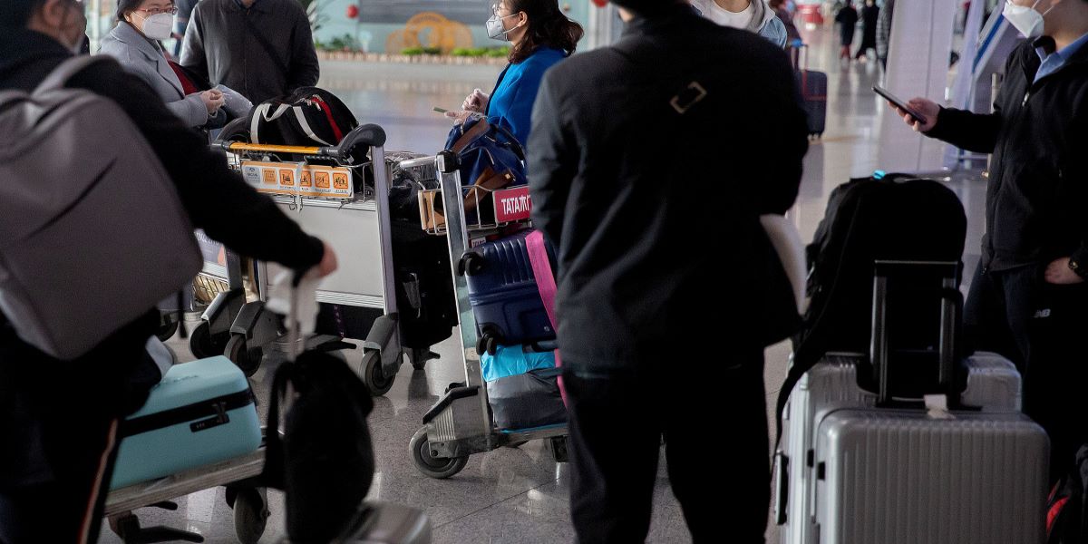 Λονδίνο: Σήμερα η επιστροφή 30 Ελλήνων που έχουν εγκλωβιστεί σε αεροδρόμιο επί μέρες