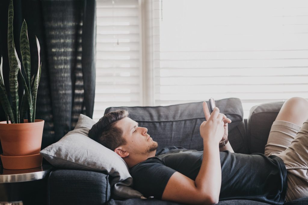 Καραντίνα και ζώδια: Ποια είναι η «θεραπεία» για να μην βαρεθείτε στο σπίτι;