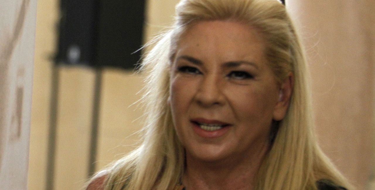 Η Δήμητρα Λιάνη διαφημίζει το βιβλίο της για τον Ανδρέα Παπανδρέου μέσω του… κορωνοϊού