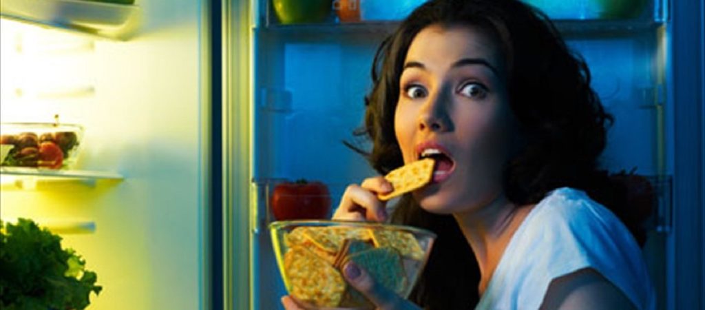 Αυτές είναι οι τροφές που δε πρέπει να καταναλώσετε πριν κοιμηθείτε