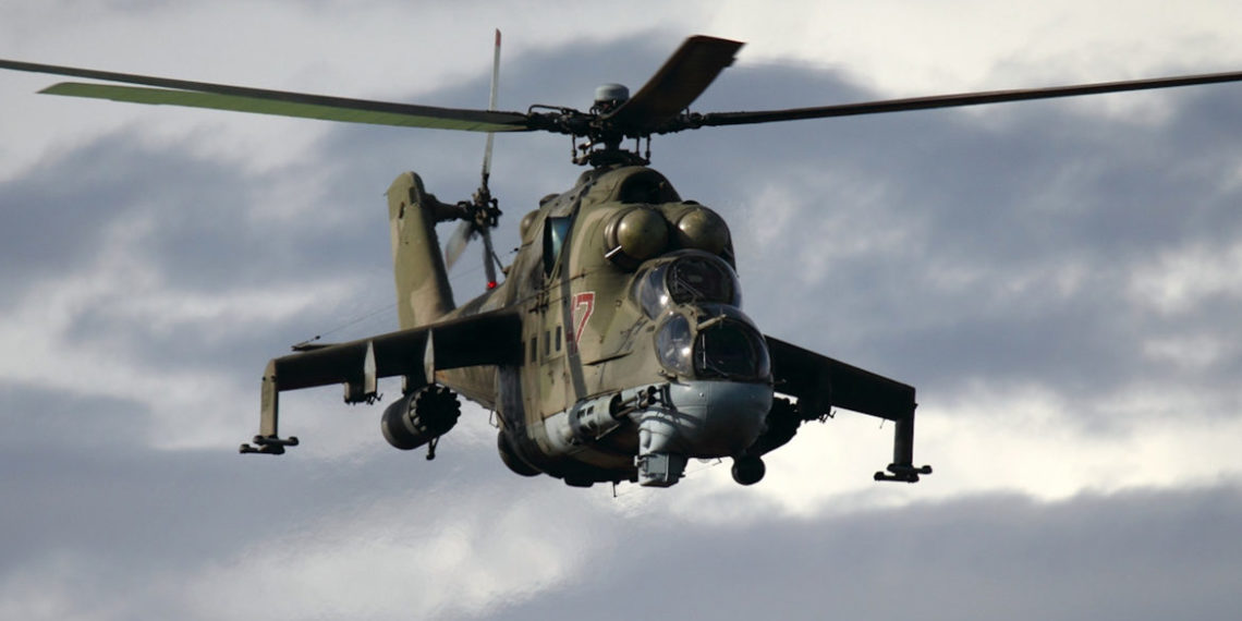 Ελιγμοί και… παραλίγο ατύχημα Mi-24 με drone (βίντεο)