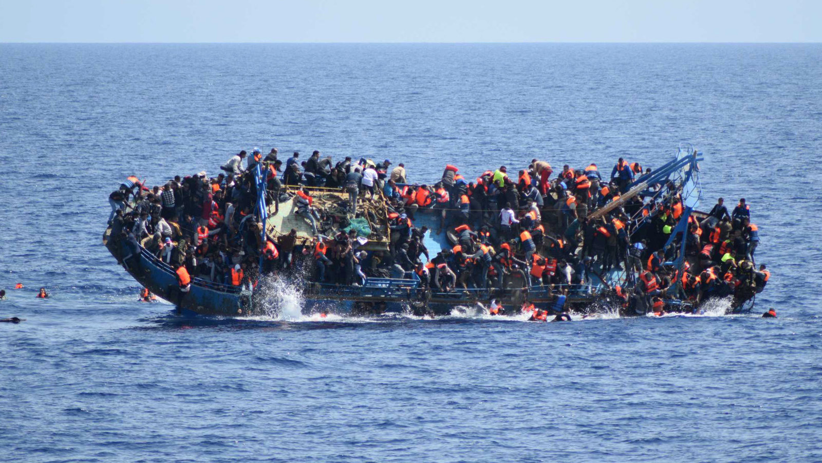 H Guardian επιβεβαιώνει το pronews.gr: «Στην Κρήτη οι παράνομοι μετανάστες από την Λιβύη»