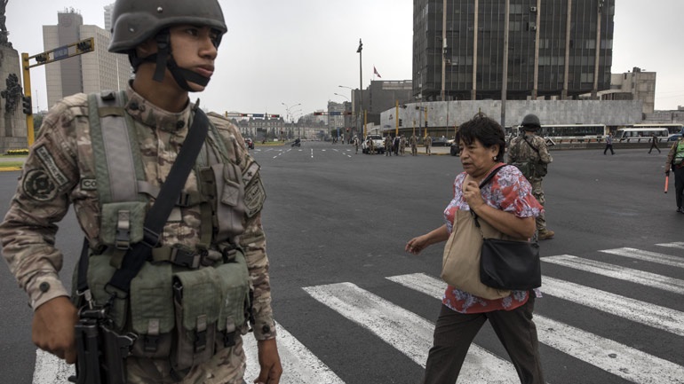 Περού: Ποινική ασυλία για τα στελέχη του στρατού που επιβάλλουν την εφαρμογή των μέτρων περιορισμού