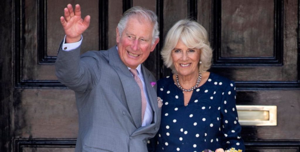 Σε χωριστές κρεβατοκάμαρες θα γιορτάσουν την επέτειο γάμου τους ο Κάρολος και η Καμίλα