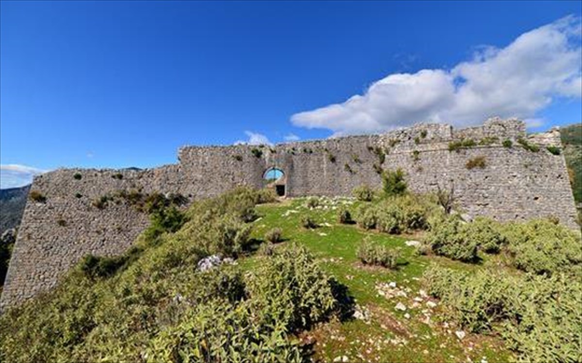 Σοβαρές στιγμές μέχρι και στο κάστρο της Κιάφας δημιούργησε ο σεισμός της Πάργας (φώτο)