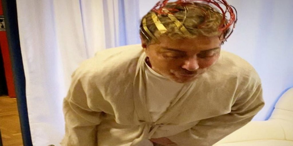 Λάκης Γαβαλάς: Προσπάθησε να «ξορκίσει» τον κορωνοϊό κάνοντας του… πάρτι γενεθλίων (φώτο)