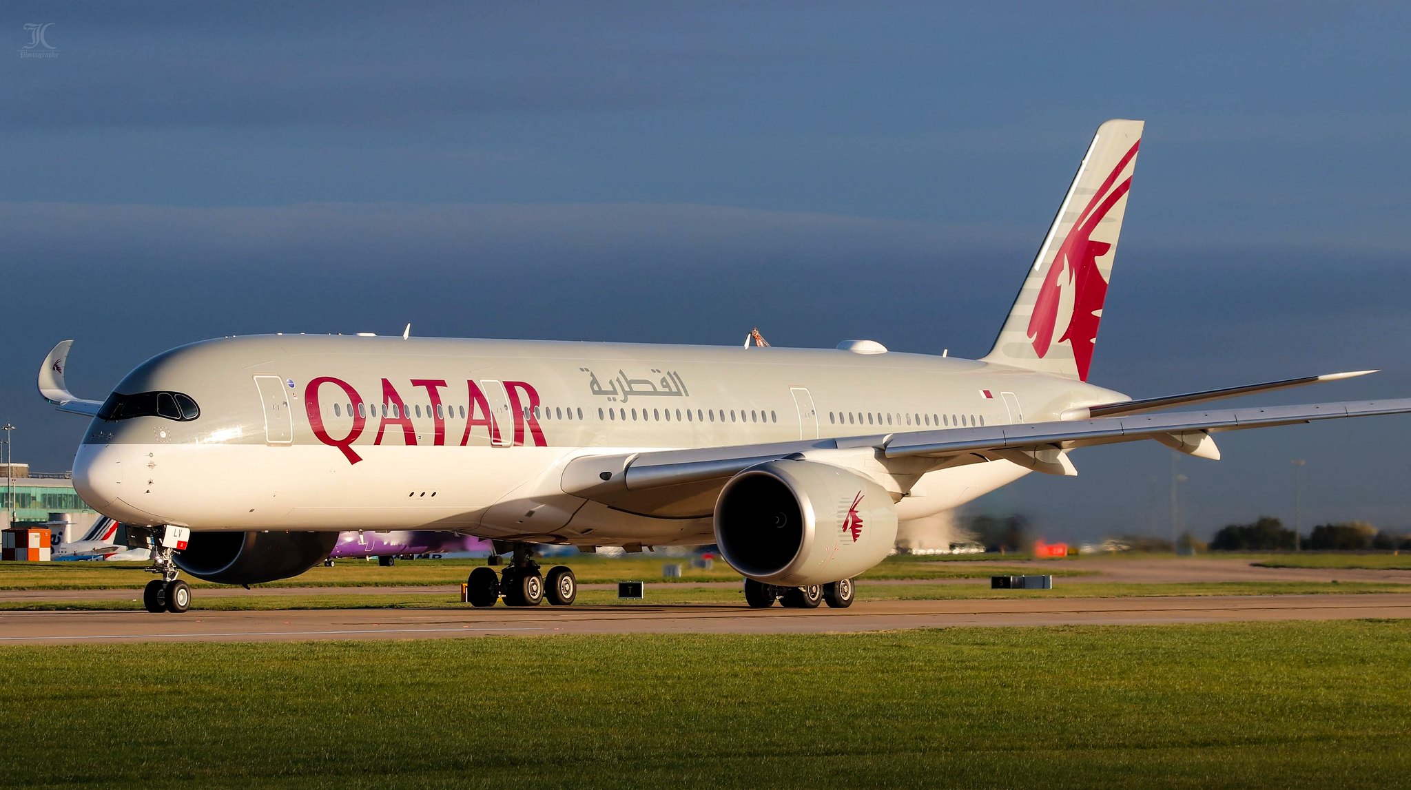 Η Qatar Airways συνεχίζει τις πτήσεις – Δεν αντέχει καιρό η ρευστότητα της