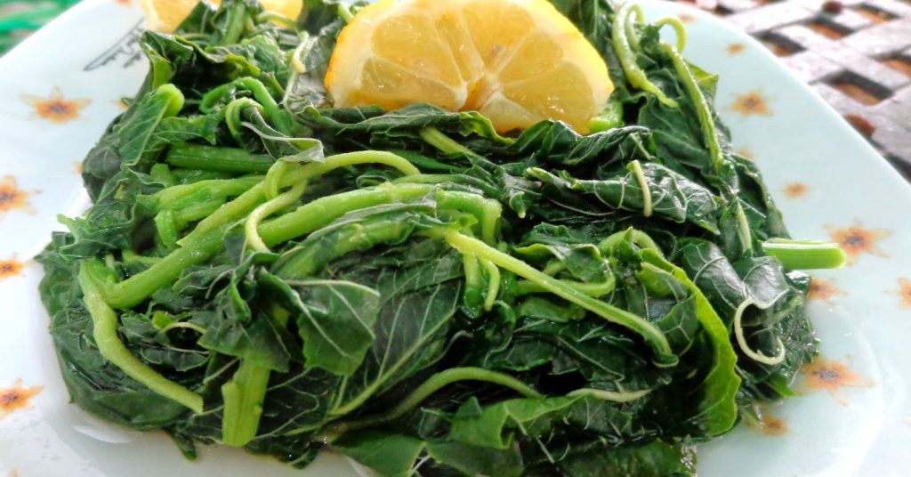 Χόρτα: Η τροφή που διευκολύνει τη λειτουργία του εντέρου και συμβάλλει στον έλεγχο της χοληστερόλης