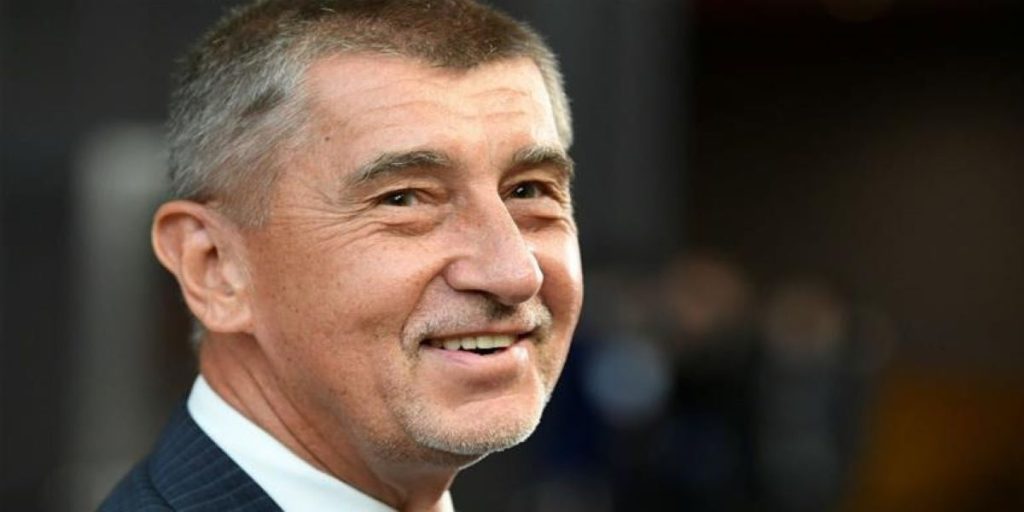 Μήνυμα του Τσέχου Πρωθυπουργού σε Τραμπ: «Επιτεθείτε στον ιό με τσεχικό τρόπο – Οι πολίτες να φοράνε μάσκες υποχρεωτικά»