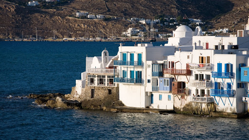 Μύκονος: Εισβολή κουκουλοφόρων ληστών σε σπίτι επιχειρηματία – Τον έδειραν και μετά τον… «έγδυσαν»