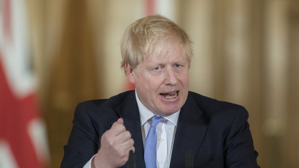Αντέχει ο Μπ.Τζόνσον: Συνεχίζει να «κρατάει τα ηνία» του Η.Β. παρά τον κορωνοϊό