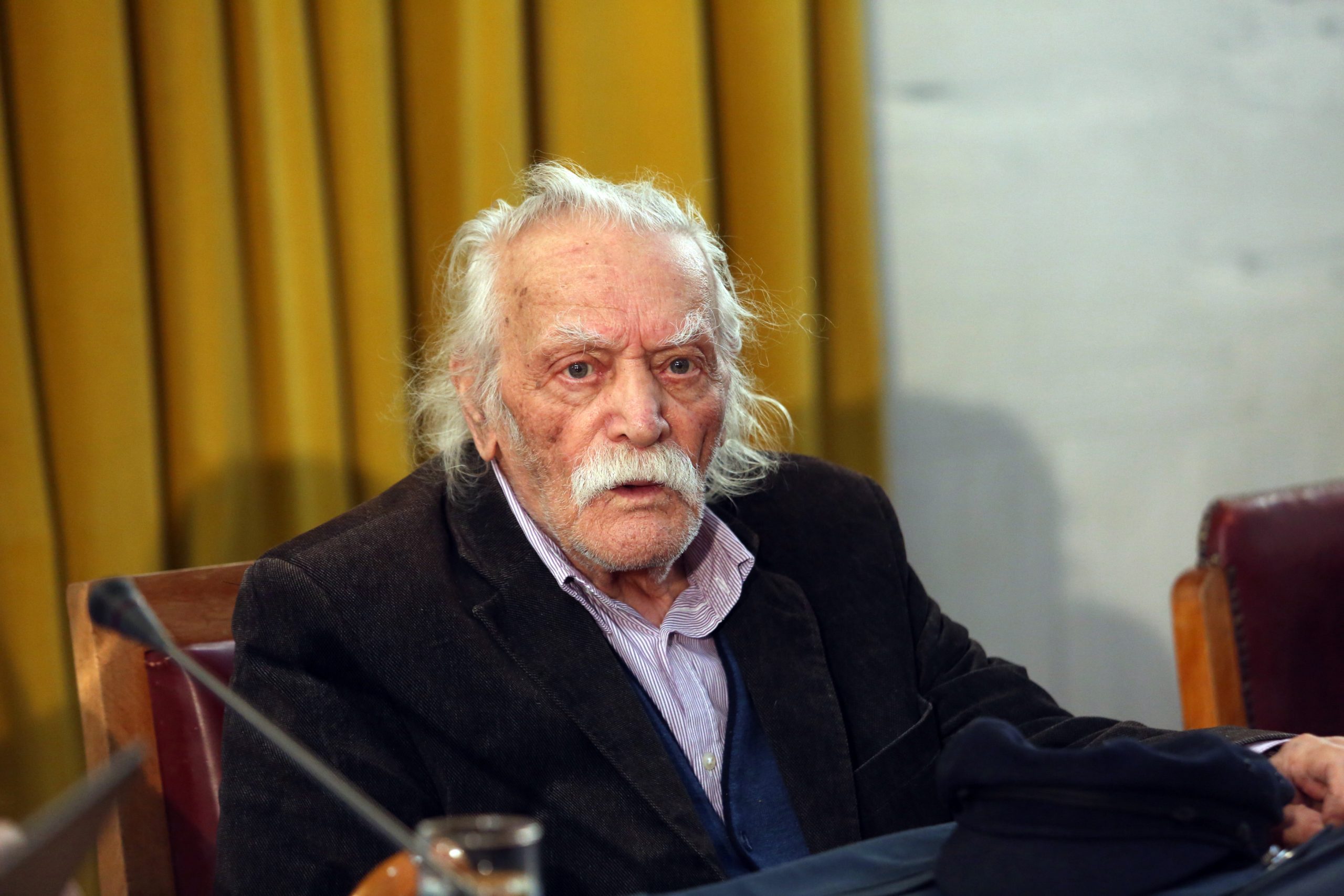 Πέθανε ο Μανώλης Γλέζος σε ηλικία 97 ετών