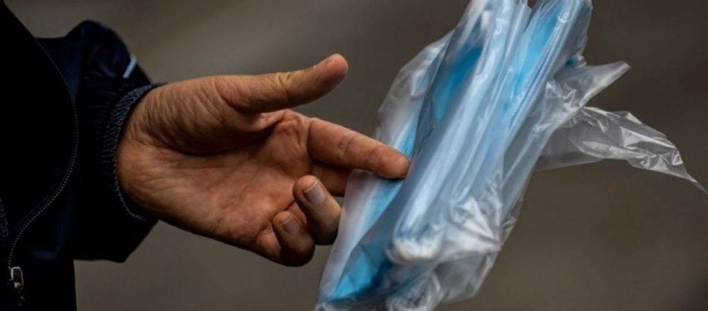 Απίστευτα περιστατικά αισχροκέρδειας στη Γερμανία: «Έως 3.000% πάνω οι μάσκες» καταγγέλλει η DW