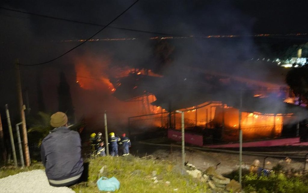 Πυρκαγιά κατέστρεψε εγκαταστάσεις ΜΚΟ που δραστηριοποιείτο στη Λέσβο