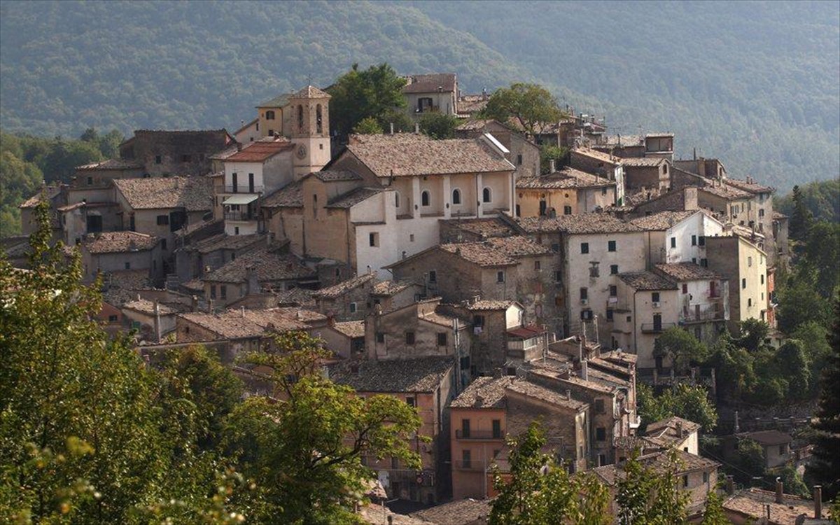 Ιταλία: Δήμαρχος χωριού χωρίς κρούσματα διαψεύδει θεωρία περί «θαυματουργού νερού» – «Αυτό το νερό δεν πίνεται»