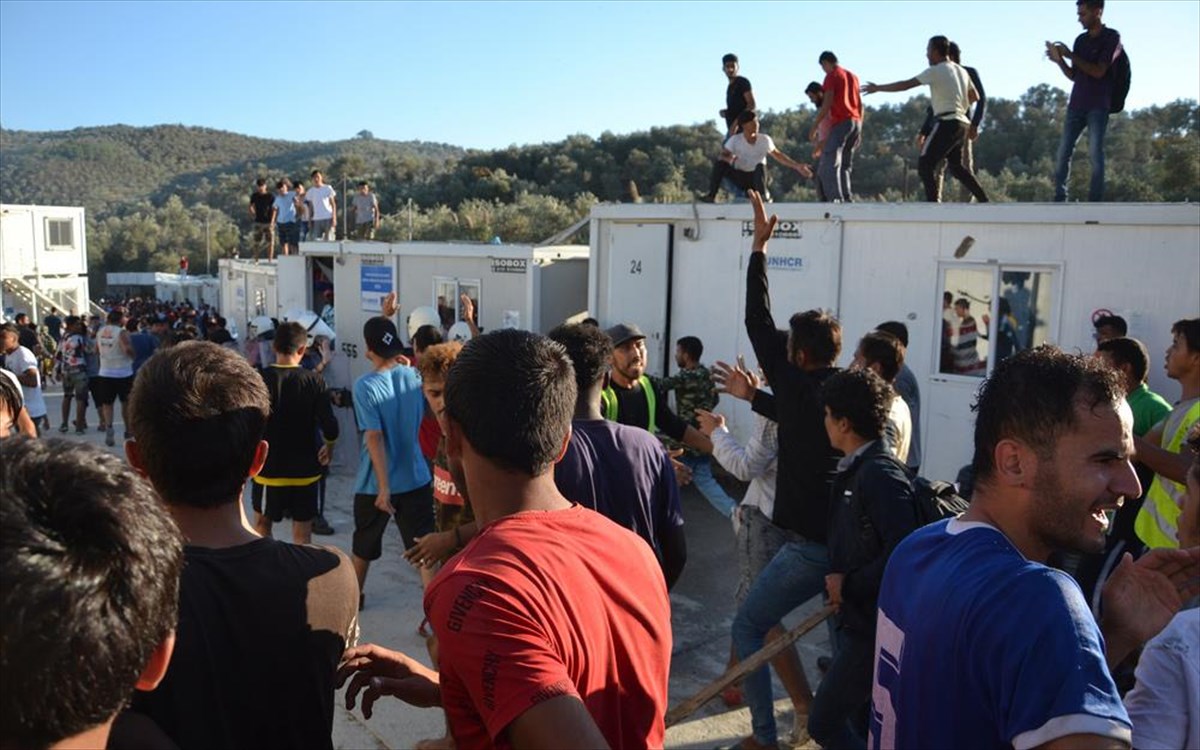 Υπ. Μετανάστευσης σε πολίτες: «Δεν χρειάζεται να ανησυχείτε για κορωνοϊό στις δομές αλλοδαπών αν κλειστείτε σπίτια σας»