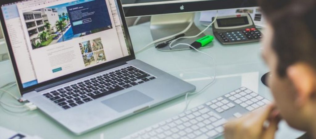 Υψηλοί μισθοί και ζήτηση: Τα 4 πιο επικερδή επαγγέλματα στην Ελλάδα μετά το «χτύπημα» του κορωνοϊού (φωτο)