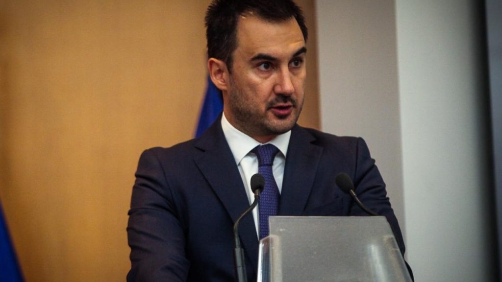 Α. Χαρίτσης: «Αδικαιολόγητη η σιωπή του Γεωργιάδη -Εκμεταλλεύεται την κρίση για να διαφημίσει εκπαιδευτικά προγράμματα»