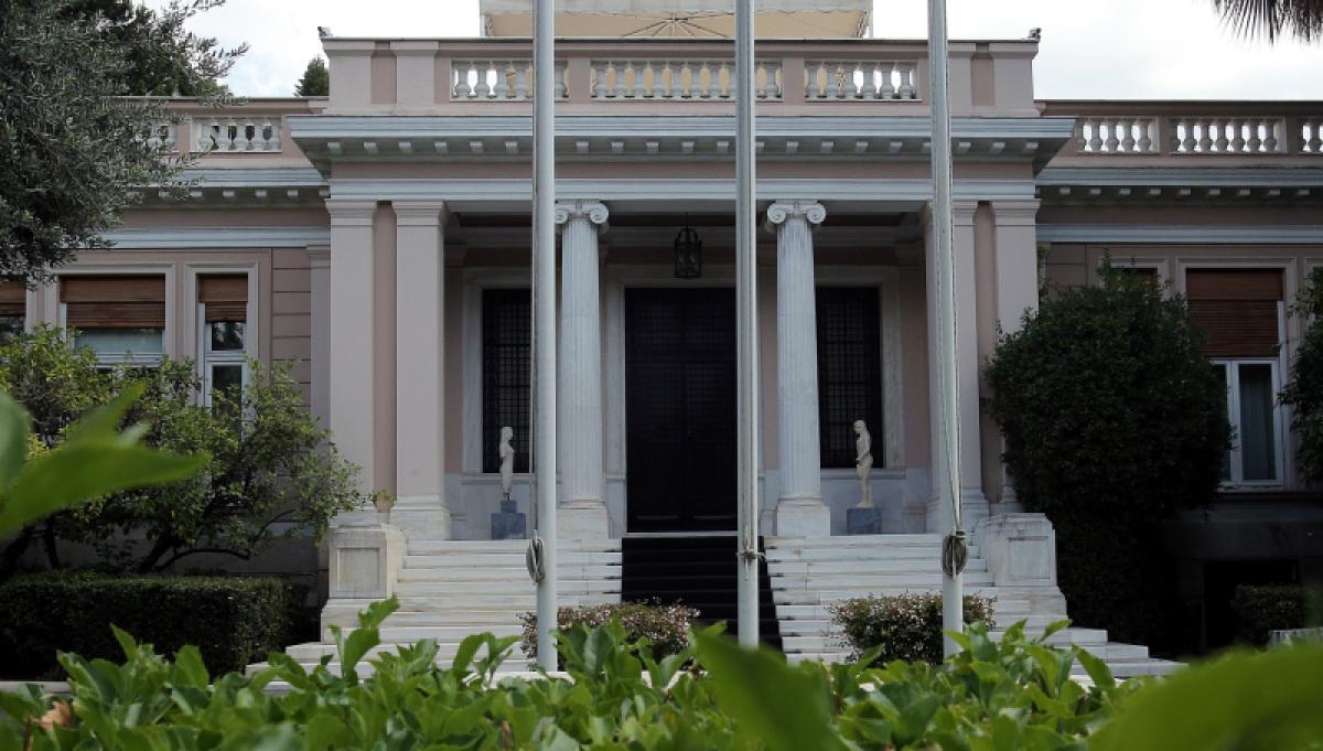 Μαξίμου σε «γαλάζιους» βουλευτές: «Τώρα που “μένετε σπίτι” διαβάστε για τις κοινοβουλευτικές διαδικασίες»