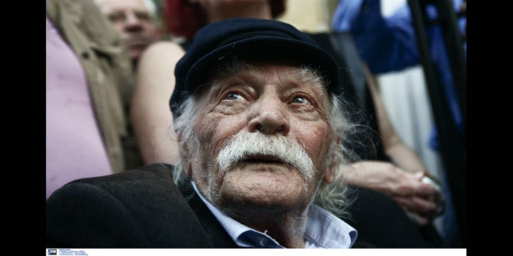 Σήμερα η κηδεία του Μανώλη Γλέζου – Μεσίστια η σημαία στην Ακρόπολη