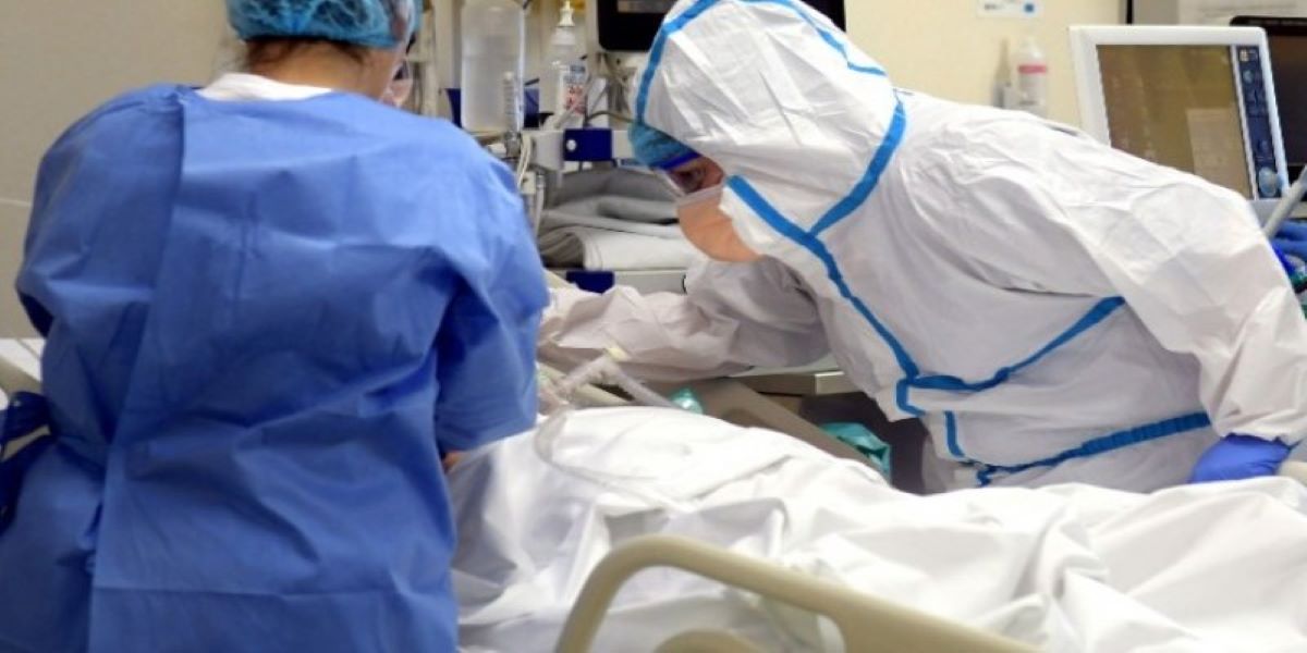 Η ανθρωπιά απέναντι στην πανδημία: Γιατροί κάνουν έκπληξη γενεθλίων σε ασθενή με κορωνοϊό (βίντεο)