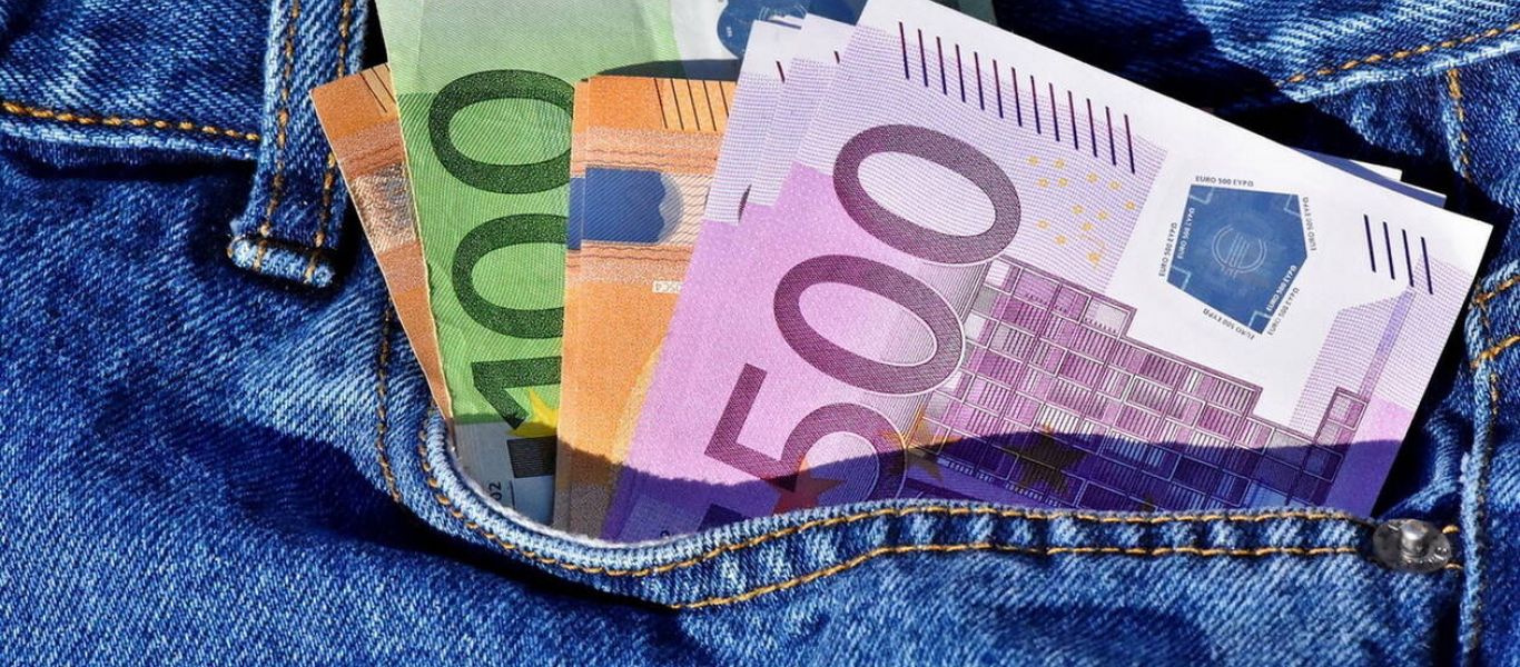 «Βροχή» οι αιτήσεις για το επίδομα των 800 ευρώ – Μέσα σε λίγες ώρες υποβλήθηκαν 10.000
